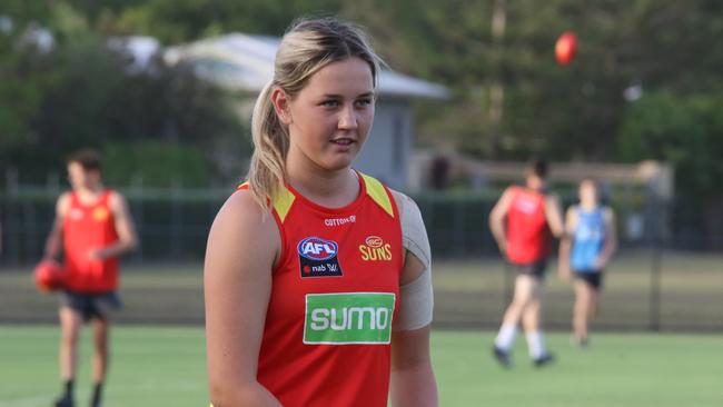 Dee Heslop prepares to kick at Gold Coast Suns training. Pic: Suns