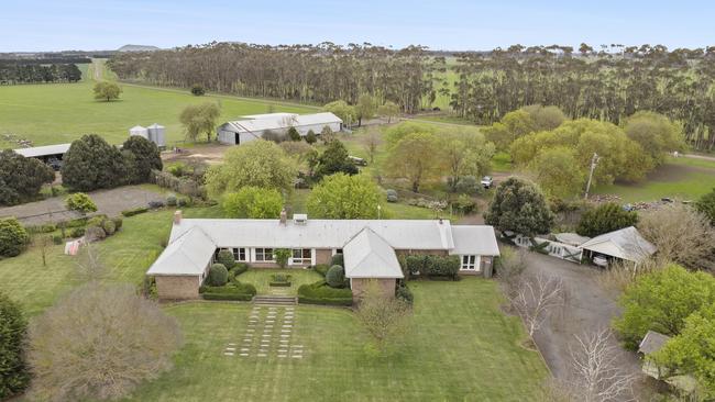 Cascaes includes a four-bedroom brick veneer homestead surrounded by a mature garden, tennis court and detached double carport.