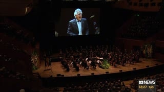 Bob Hawke conducts the Sydney Philharmonia Choirs