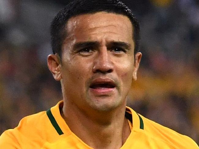 TOPSHOT - Tim Cahill of Australia (C) celebrates with teammates after scoring against Syria during their 2018 World Cup football qualifying match against Syria played in Sydney on October 10, 2017. / AFP PHOTO / WILLIAM WEST / -- IMAGE RESTRICTED TO EDITORIAL USE - STRICTLY NO COMMERCIAL USE --