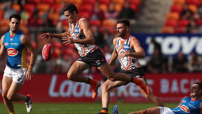 Giants Josh Kelly and Stephen Coniglio hunt the ball against the Suns in Round 11