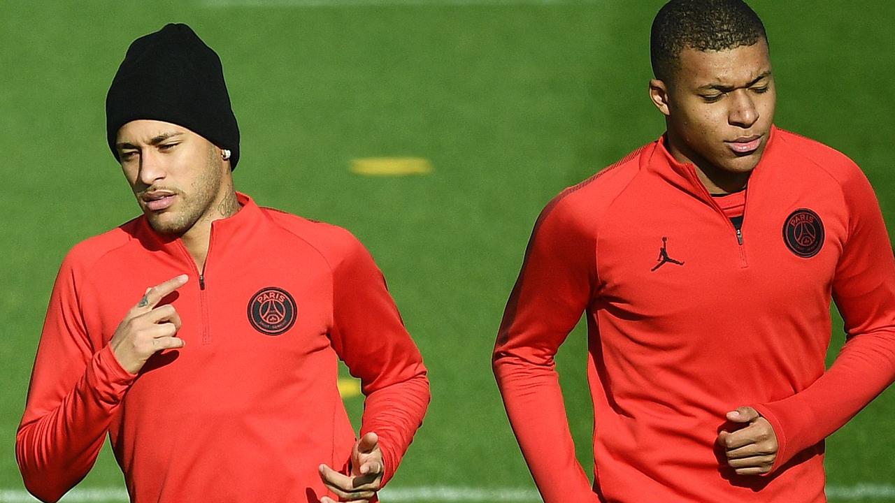 Paris Saint-Germain's Neymar (L) and Kylian MBappe (R))