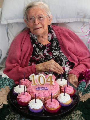 Dorothy Turner, 104, remembers waving troops off to WWI | Daily Telegraph