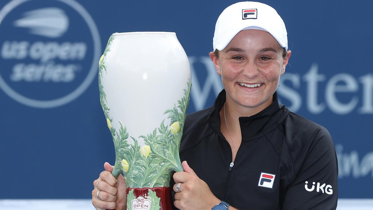 MASON, OHIO - AUGUST 22: Ashleigh Barty of Australia holds the championship trophy after defeating Jil Teichmann of Switzerland during the women's singles finals of the Western &amp; Southern Open at Lindner Family Tennis Center on August 22, 2021 in Mason, Ohio. Matthew Stockman/Getty Images/AFP == FOR NEWSPAPERS, INTERNET, TELCOS &amp; TELEVISION USE ONLY ==