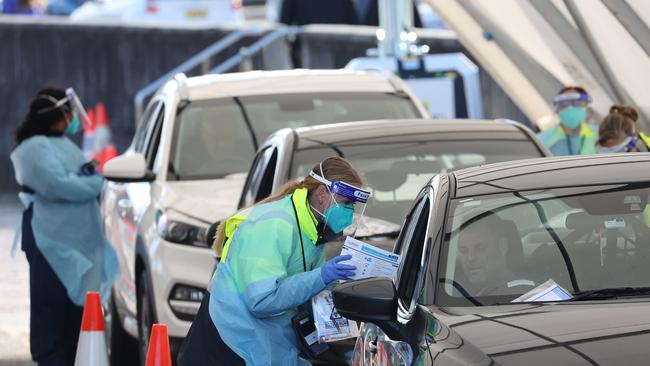 The Bondi Covid-19 drive-through testing clinic had only a few cars this afternoon despite a positive Covid case having been at the Bondi Westfields recently. Picture: NCA NewsWire / David Swift