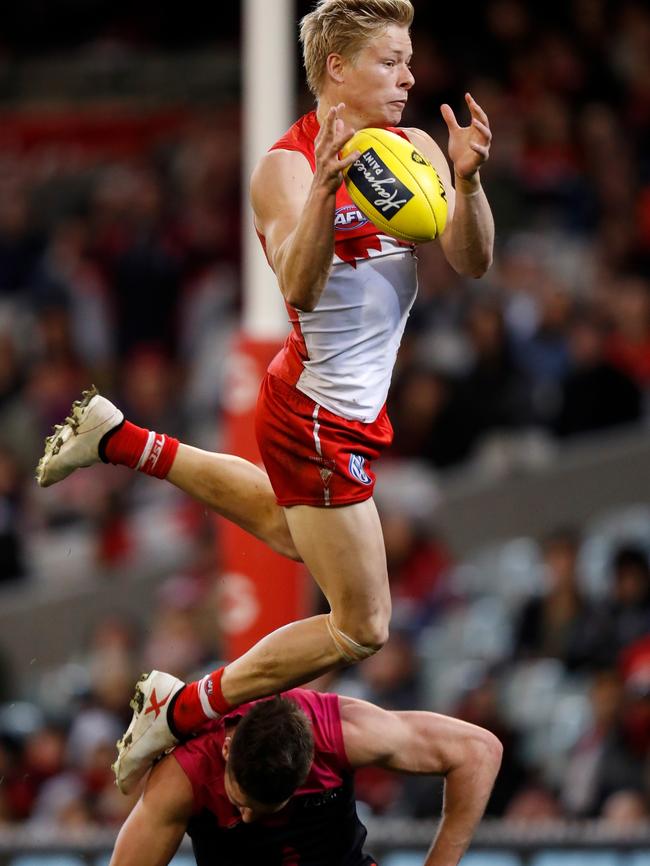 Heeney hauls down a mark of the year contender. Picture: AFL Media