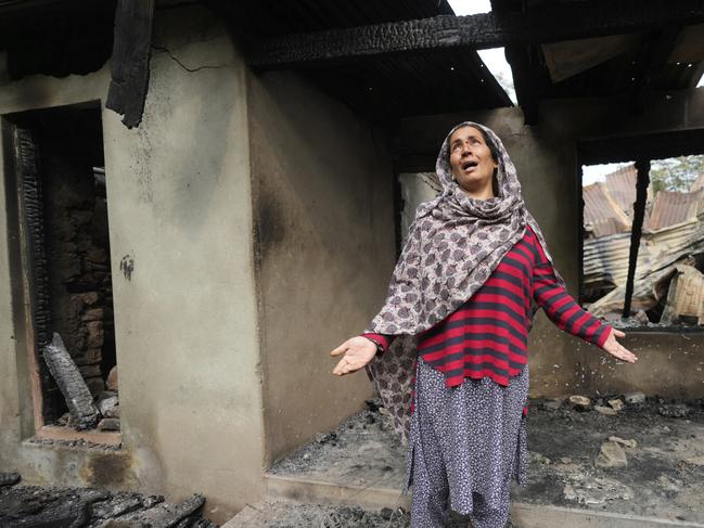 Rubina Begum wails as she stands outside her house damaged by Pakistani artillery shelling, at Salamabad village in Uri ,north of Srinagar, Indian controlled Kashmir, Thursday, May 8, 2025. (AP Photo/Mukhtar Khan)
