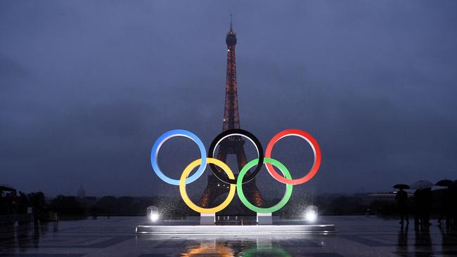 The Olympics Rings on the Trocadero Esplanade near the Eiffel Tower. Photo by CHRISTOPHE SIMON / AFP.