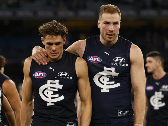 MELBOURNE, AUSTRALIA - AUGUST 21: Harry McKay of the Blues and Charlie Curnow of the Blues look dejected after the round 23 AFL match between the Carlton Blues and the Collingwood Magpies at Melbourne Cricket Ground on August 21, 2022 in Melbourne, Australia. (Photo by Daniel Pockett/Getty Images)