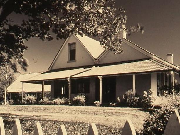 Collingwood House, Liverpool NSW, circa 1810. Courtesy of the Liverpool City Library. To go with information about tour organised by Moorebank Heritage Group. For Liverpool Leader May 2, 2018