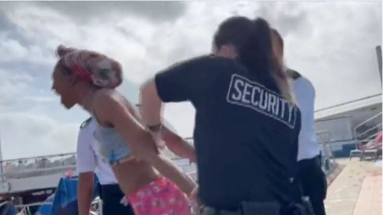 Croisière Carnival Golfe du Mexique: une femme qui a sauté du navire s’est heurtée à la sécurité