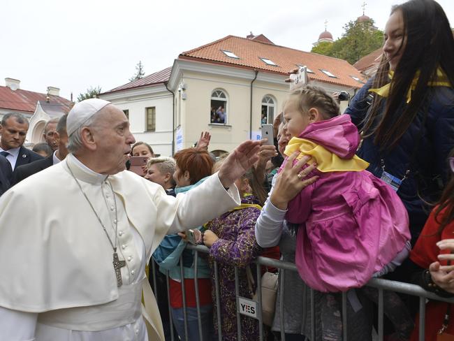 This handout photo taken on September 22, 2018 and released by the Vatican Media, shows Pope Francis greeting children in Vilnius, Lithuania. - Pope Francis kicks off a Baltic tour in Catholic Lithuania on September 22, 2018 where he is expected to honour victims of the region's Nazi and Soviet occupations as the Church reels from fresh clerical abuse scandals. (Photo by Handout / VATICAN MEDIA / AFP) / RESTRICTED TO EDITORIAL USE - MANDATORY CREDIT "AFP PHOTO / VATICAN MEDIA" - NO MARKETING NO ADVERTISING CAMPAIGNS - DISTRIBUTED AS A SERVICE TO CLIENTS