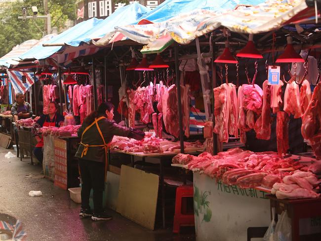 EMBARGO FOR TWAM 10 APRIL 2021 FEE APPLIES Wuhan, China. 02nd Nov, 2020. Fresh pork is sold at a neighborhood wet market in Wuhan, the capital of Hubei Province, on Sunday, November 1, 2020. A wet market in Wuhan was identified as the epicenter of the Covid-19 pandemic outbreak. The coronavirus has been brought under control in China with life largely returning to normal across the country. Photo by Stephen Shaver/UPI Credit: ALAMY