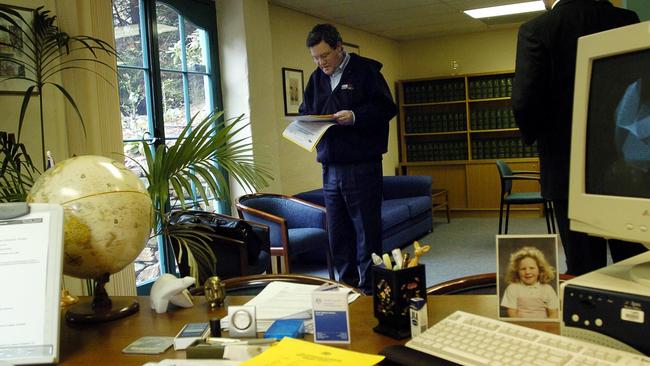 Foreign Affairs minister Alexander Downer prepares for his stand up with media about the London bombings in 2005.