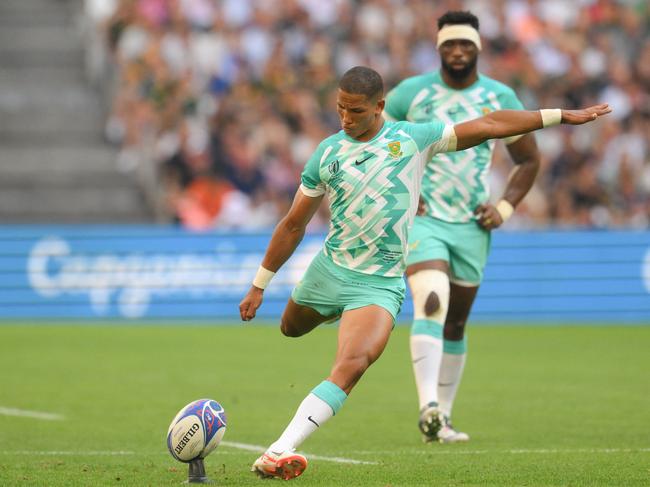 South Africa's flanker and captain Siya Kolisi (R) looks on as South Africa's fly-half Manie Libbok takes a penalty kick during the France 2023 Rugby World Cup Pool B match between South Africa and Scotland at Stade de Marseille in Marseille, southern France on September 10, 2023. (Photo by NICOLAS TUCAT / AFP)