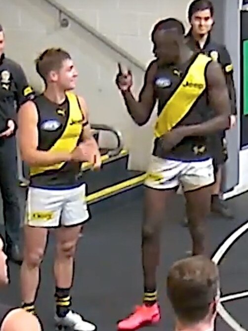 Chol reacts to Short’s action.