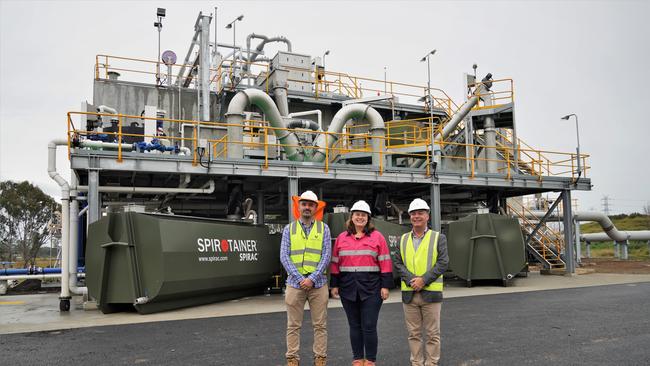 Vedran Maric from Urban Utilities and Ipswich Mayor Teresa Harding and Cr Russell Milligan at the Bundamba Wastewater Treatment Plant.