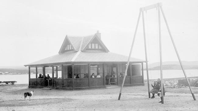 The Granite Island kiosk, circa 1913. Source: State Library of South Australia