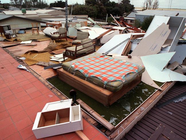 Beach shack holiday home after top floor had been blown off due to storm damage at Wallaroo 19 Oct 2000./Storms/SA