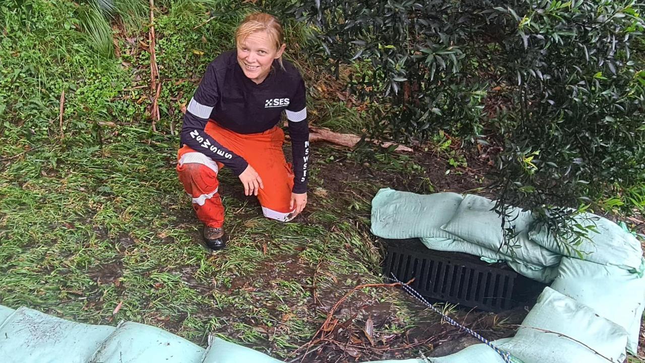 28 Feb 2022: A Wollongong SES volunteer at work. Picture: Wollongong SES