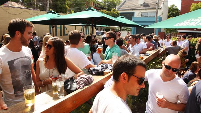 Sunshine and sip sessions in the beer garden at College Lawn Hotel.