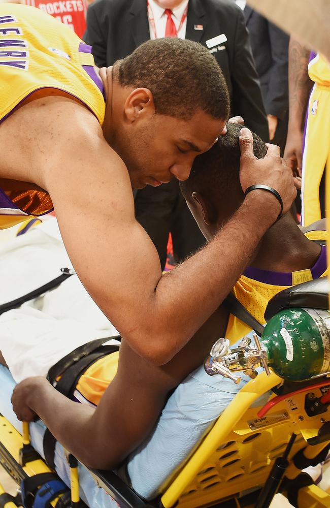 Xavier Henry comforts Juliius Randle after the forward broke his leg in the Lakers’ NBA season opener.