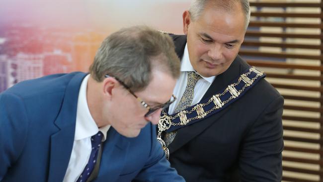 Mayor Tom Tate at Evandale, being sworn in by CEO Dale Dickson as Gold Coast Mayor for a third term. Picture Glenn Hampson