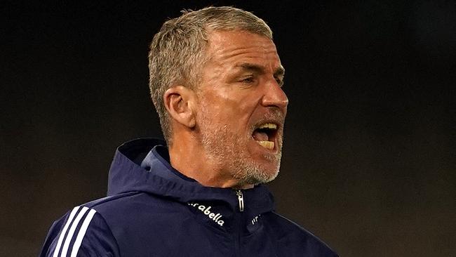 Melbourne Victory coach Marco Kurz addresses his players during the Round 1 A-League match between Melbourne Victory and Melbourne City FC at Marvel Stadium in Melbourne, Saturday, October 12, 2019. (AAP Image/Sean Garnsworthy) NO ARCHIVING, EDITORIAL USE ONLY