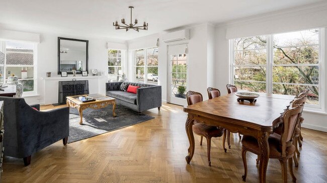 2/146 Power Street, Hawthorn, sold for $820,000.