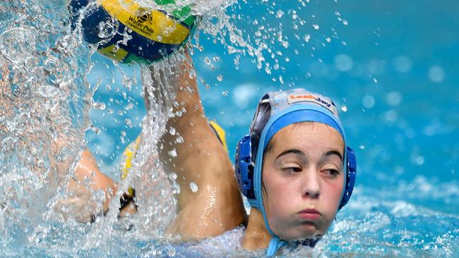 Anna Vogt grabbed a last-quarter goal for the U14 Hunter Hurricanes. Picture: John Gass