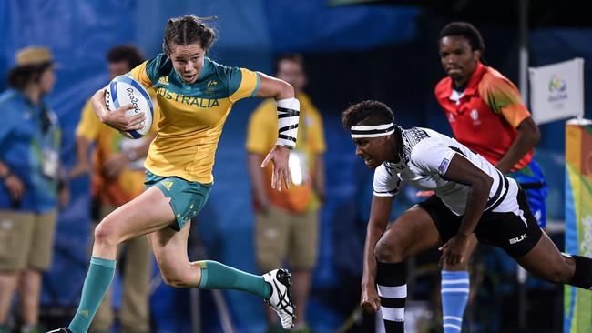 Chloe Dalton burns off an opponent on her way to a try at the Rio Olympics. Picture: AFP 