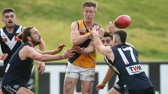 Luke Jarrad handballs out of trouble for Strathmore. Picture: Hamish Blair