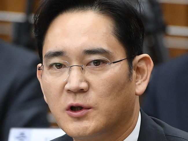 (FILES) This file photo taken on December 6, 2016 shows Samsung Group's heir-apparent Lee Jae-Yong answering a question during a parliamentary probe into a scandal engulfing President Park Geun-Hye at the National Assembly in Seoul. South Korean prosecutors on January 16, 2017 asked for the heir to giant conglomerate Samsung to be arrested for bribery in connection with a political scandal that has seen President Park Geun-Hye impeached. / AFP PHOTO / POOL / JUNG YEON-JE