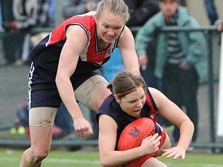  s09dv215 VWFL Women's Football - Darebin V Diamond Creek Grand Final at Box Hill City Oval. Darebin's Natalie Wood above Dia...