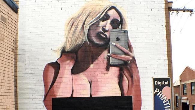 Giant Kim Kardashian mural in Melbourne. Picture: lushsux/Instagram