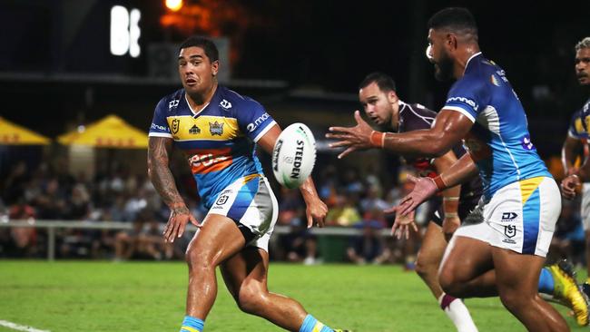 Gold Coast Titans hooker Erin Clark passes during a pre-season trial against the Burleigh Bears at Pizzey Park. February 20, 2021. Photo Jason O'Brien