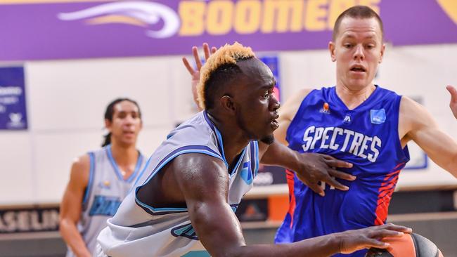 Mathiang Muo controls the ball during the SEABL grand final. Picture: Jason Edwards