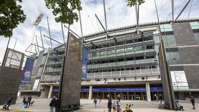 Fans outside an empty MCG on AFL Grand Final day last year. Picture: NCA NewsWire / Daniel Pockett