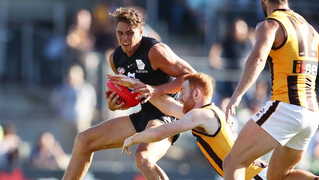 Charlie Curnow escapes the clutches of Conor Glass. Picture: Getty Images