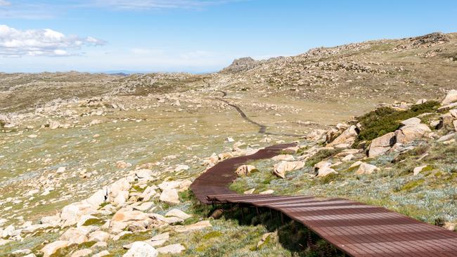 The boardwalk connecting the summit of Mount Kosciuszko with Thredbo chairlift in Kosciuszko National Park.