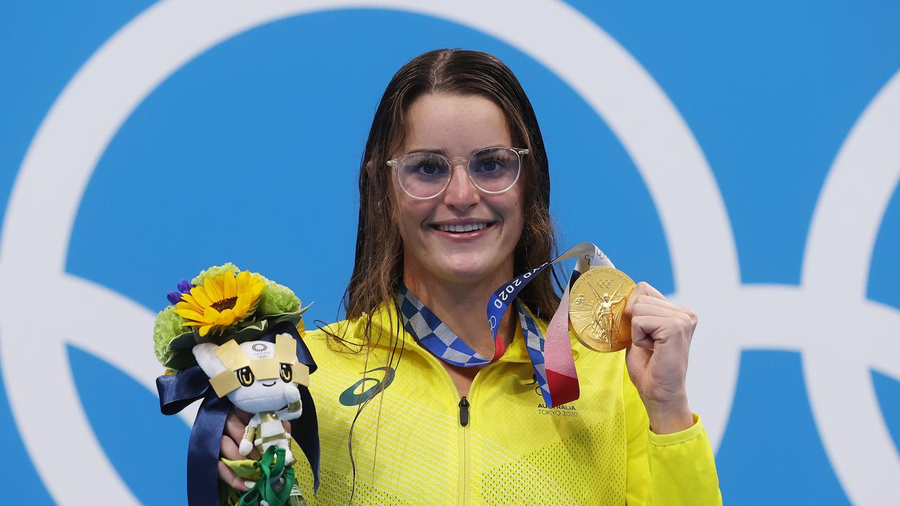 Kaylee McKeown poses on the podium after winning gold in the women's 200m backstroke final at the Tokyo Olympics. Picture: Clive Rose/Getty Images