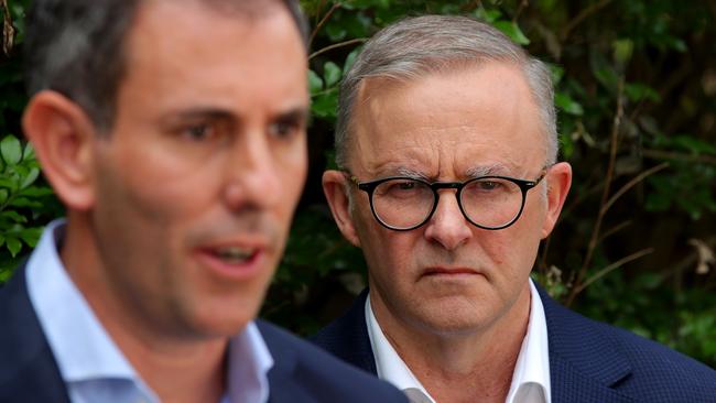 FEDERAL ELECTION TEAM 2022. LABOR BUS TOUR 18/4/2022 - Labor leader Anthony Albanese visits flood victims in Auchenflower, Brisbane on day 7 of the federal election campaign. Albo is accompanied by Shadow Treasurer Jim Chalmers, Labor candidate for Brisbane, Madonna Jarrett. Picture: Toby Zerna