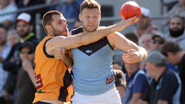 Adam Winter battles with Aberfeldie’s Ryan Allan in the 2014 EDFL decider. Pictures: Angie Basdekis