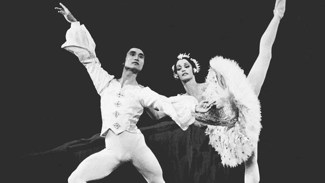 Mary Li’s last professional performance in The Nutcracker in Houston in 1991 with Li Cunxin