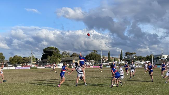 Mornington and Pearcedale go at it in the last quarter.