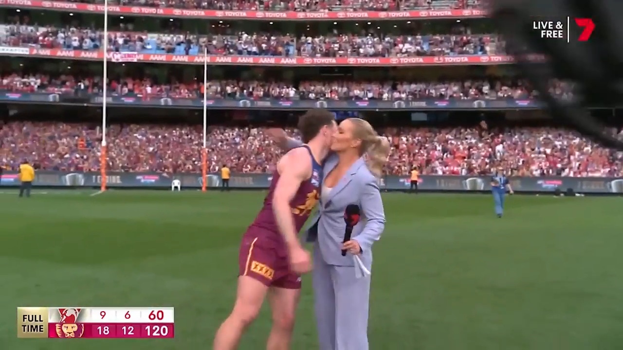 Lachie Neale shares kiss with Abbey Holmes after final siren