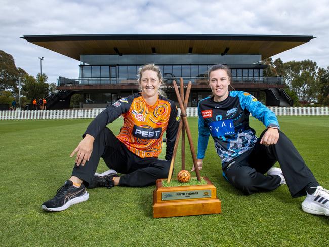 Tahlia McGrath (right) with Scorchers counterpart Sophie Devine.