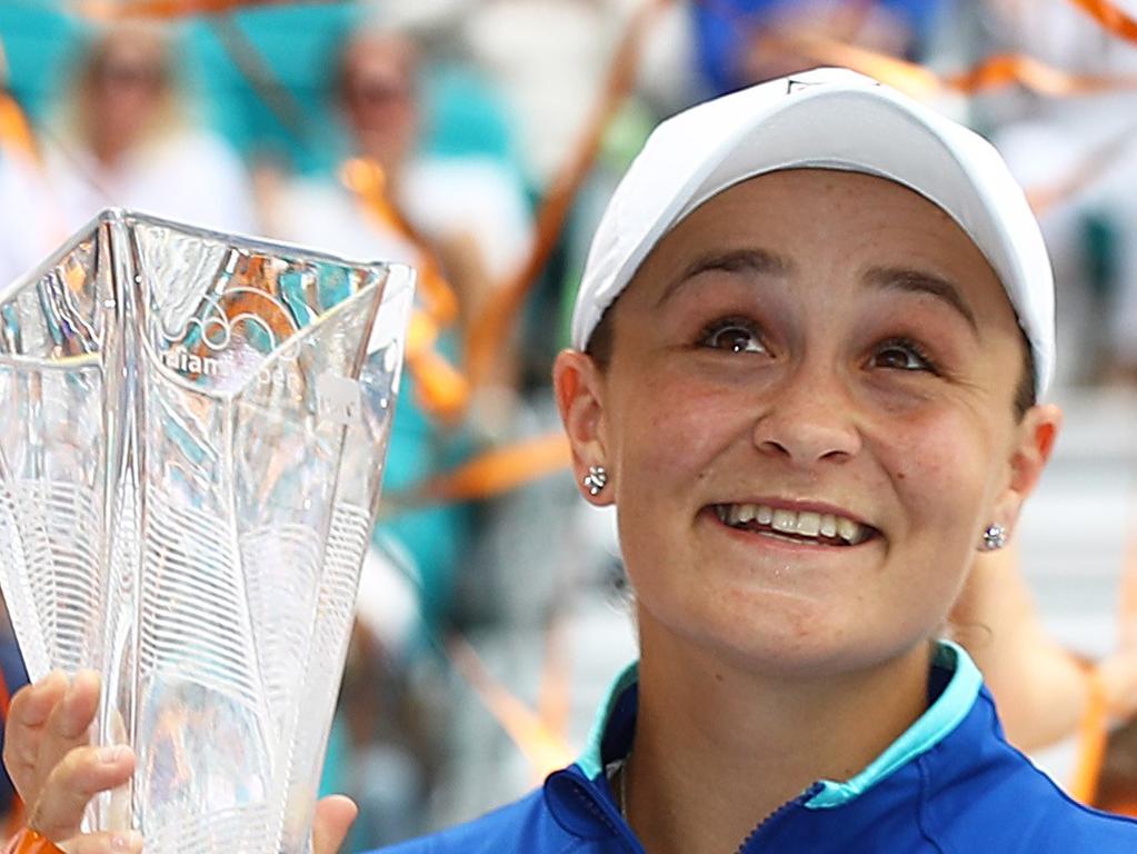 MIAMI GARDENS, FLORIDA - MARCH 30: Ashleigh Barty of Australia celebrates with the trophy after her win against Karolina Pliskova of Czech Republic in the final during day thirteen of the Miami Open tennis on March 30, 2019 in Miami Gardens, Florida.   Julian Finney/Getty Images/AFP == FOR NEWSPAPERS, INTERNET, TELCOS & TELEVISION USE ONLY ==