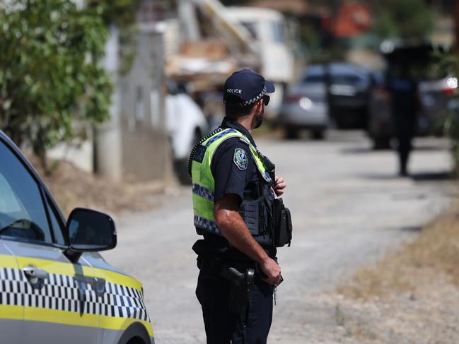 ADELAIDE, AUSTRALIA - NewsWire Photos December 2 2022: Police at a scene on Morrow Road Lonsdale. This is in relation to the murder of Jeff Mundy- part of Task Force Southern. NCA NewsWire / David Mariuz