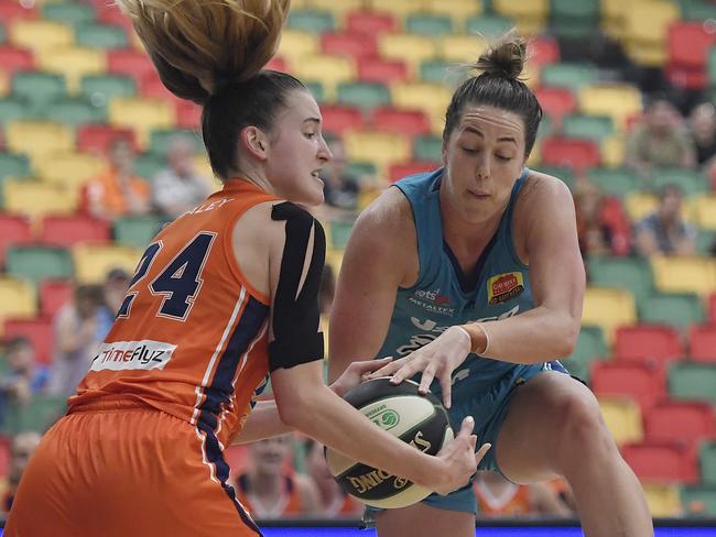 TOWNSVILLE, AUSTRALIA - NOVEMBER 15: Jenna OÃ¢â¬â¢Hea of the Flyers contests the ball with Anneli Maley of the Flames during the round one WNBL match between the Southside Flyers and the Sydney Uni Flames at Townsville Stadium, on November 15, 2020, in Townsville, Australia. (Photo by Ian Hitchcock/Getty Images)